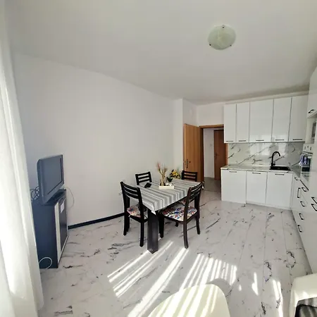 бижу м Apartman Pomorie